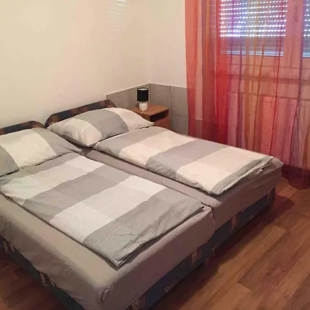 Yellow Sun Apartman Apartment