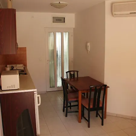 Apartment Yellow Sun Apartman *