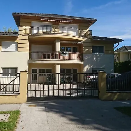 Yellow Sun Apartman Apartment