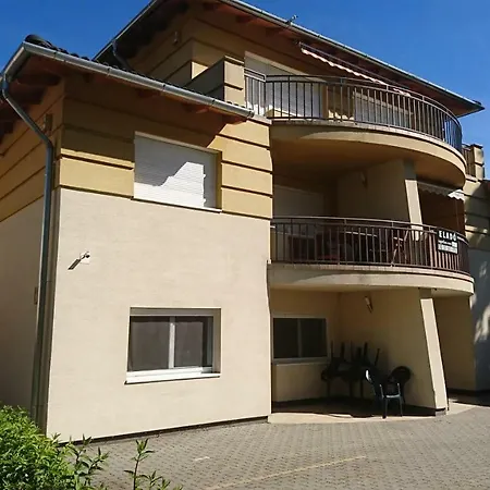 Yellow Sun Apartman Apartment Siofok